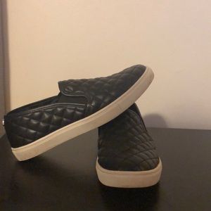 Steve Madden - Black Slip Ons